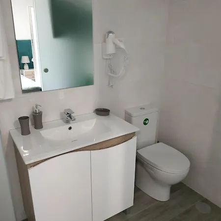Garden House - Quartos Duplos Com Wc Privativo Fundao