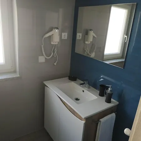 Garden House - Quartos Duplos Com Wc Privativo * Fundao