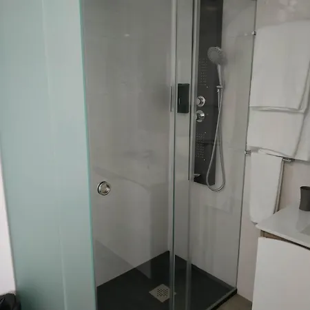Garden House - Quartos Duplos Com Wc Privativo *