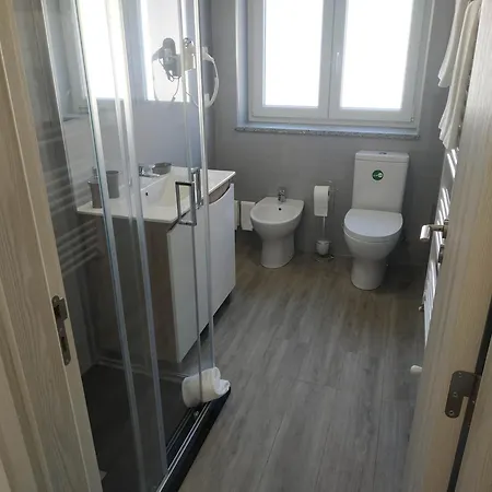 Garden House - Quartos Duplos Com Wc Privativo Fundao