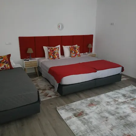 Garden House - Quartos Duplos Com Wc Privativo
